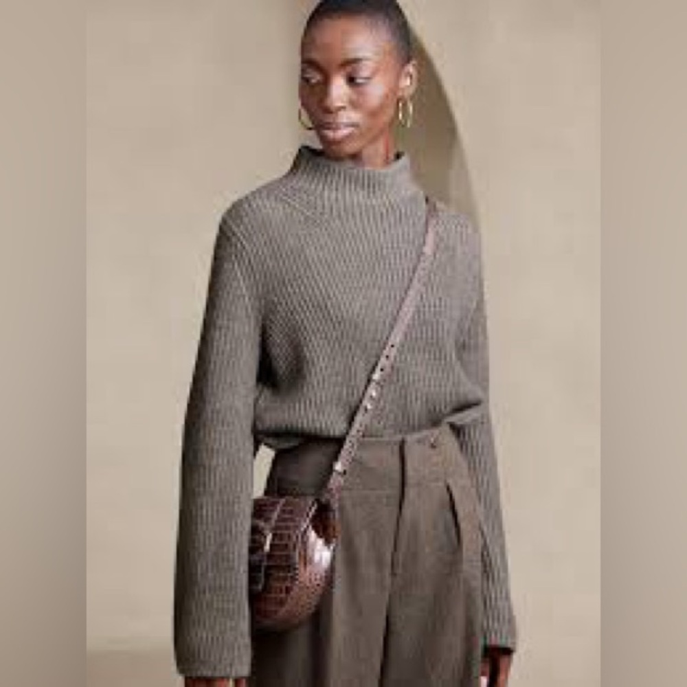 NWT Banana Republic Mariner sweater - 100% merino ribbed taupe mockneck - small